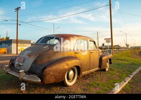 1940 Cadillac Serie 40-62 fuori dal Motel El Trovatore sulla Route 66 a Kingsman Arizona Foto Stock