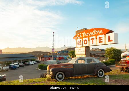 1940 Cadillac Serie 40-62 fuori dal Motel El Trovatore sulla Route 66 a Kingsman Arizona Foto Stock