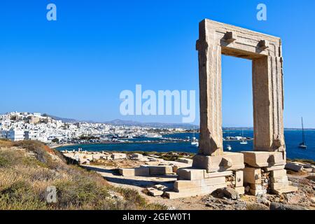 Ingresso delle rovine del tempio di Apollo. Naxos, Isole Cicladi greche, Europa Foto Stock