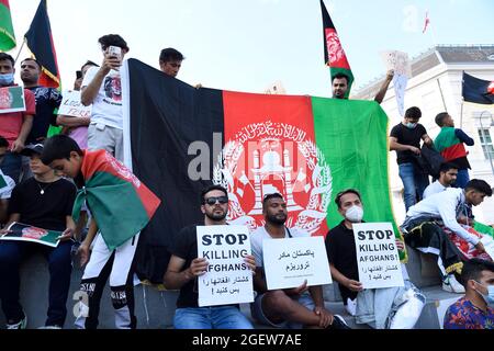 Vienna. Austria. 21 Agosto 2021. Manifestazione contro il regime talebano a Vienna il 21 agosto 2021 a Ballhausplatz di fronte alla Cancelleria federale. Credit: Franz PERC / Alamy Live News Foto Stock