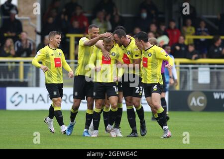 HARROGATE, REGNO UNITO. 21 AGOSTO Alex Pattison di Harrogate Town celebra il suo obiettivo durante la partita Sky Bet League 2 tra Harrogate Town e Barrow a Wetherby Road, Harrogate sabato 21 agosto 2021. (Credit: Will Matthews | MI News) Credit: MI News & Sport /Alamy Live News Foto Stock