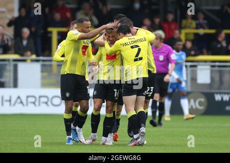 HARROGATE, REGNO UNITO. 21 AGOSTO Alex Pattison di Harrogate Town celebra il suo obiettivo durante la partita Sky Bet League 2 tra Harrogate Town e Barrow a Wetherby Road, Harrogate sabato 21 agosto 2021. (Credit: Will Matthews | MI News) Credit: MI News & Sport /Alamy Live News Foto Stock