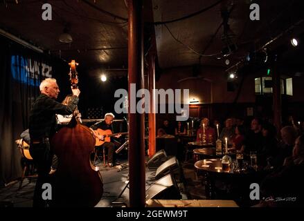 Musicisti jazz al Blue Lamp di Aberdeen, Scozia Foto Stock