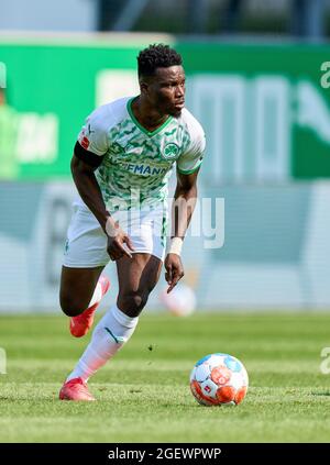 Hans Nunoo SARPEI, GF 14 nella partita SpVgg GREUTHER FUERTH - ARMINIA BIELEFELD 1-1 1.Lega di calcio tedesca il 21 agosto 2021 a Fürth, Germania Stagione 2021/2022, giorno 2, 1.Bundesliga, Fürth, 2.Spieltag. © Peter Schatz / Alamy Live News - LE NORMATIVE DFL VIETANO L'USO DI FOTOGRAFIE come SEQUENZE DI IMMAGINI e/o QUASI-VIDEO - Foto Stock