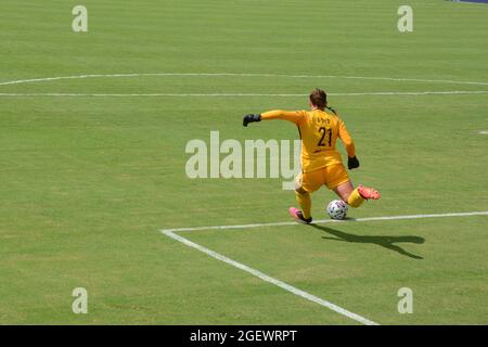 Louisville, Stati Uniti. 21 Agosto 2021. Emily Boyd (21 Chicago Red Stars) durante la partita di consolazione della Coppa delle donne tra le Chicago Red Stars e Paris Saint-Germain al Lynn Family Stadium di Louisville, Kentucky. NO COMMERCIALE USO credito: SPP Sport Press Foto. /Alamy Live News Foto Stock