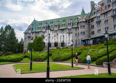 La Malbaie, Canada - Luglio 20 2021: La bella terrazza del le Manoir Richelieu Hotel a la Malbaie Foto Stock