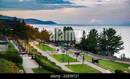 La Malbaie, Canada - Luglio 20 2021: La bella terrazza del le Manoir Richelieu Hotel a la Malbaie Foto Stock