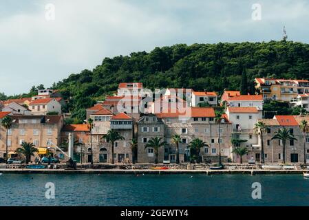 Splendida vista sulla città vecchia di Korcula su un'isola nel mare Adriatico, Croazia. Foto Stock