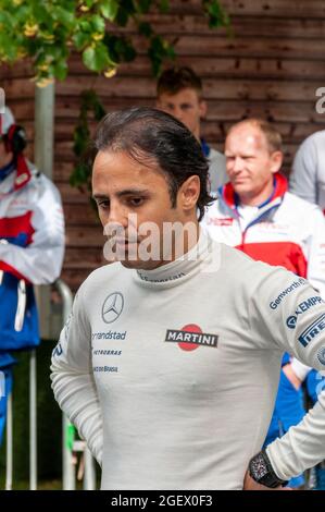 Felipe massa, pilota da corsa, si prepara a guidare una Williams Renault FW18 Formula 1 1996, Grand Prix al Goodwood Festival of Speed 2014 Foto Stock