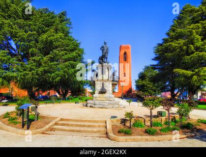 Monumento commemorativo di George Evans su George Street nel parco pubblico della città di Bathurst - area ricreativa panoramica per i residenti e pubblico. Foto Stock