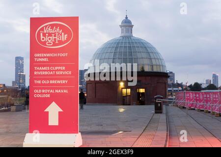 Cutty Sark si trasforma in un punto di arrivo per la Vitality Big Half Marathon UK 2021 Foto Stock