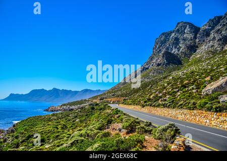 Route 44 Garden Route o Clarence passare attraverso Hottentots holland montagna a Città del Capo Foto Stock