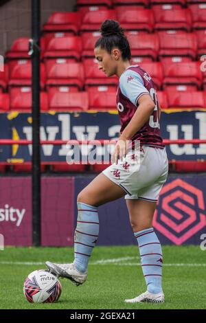 Walsall, Regno Unito. 7 agosto 2021. Mayumi Pacheco (33 Aston Villa) controlla la palla durante la partita di calcio premaseason amichevole tra Aston Villa ed Everton al Banks's Stadium di Walsall, Inghilterra Credit: SPP Sport Press Photo. /Alamy Live News Foto Stock