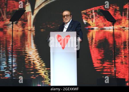 New York City, USA. 21 Agosto 2021. Il produttore di musica Clive Davis parla durante il "We Love NYC: The Homecoming Concert" tenuto sul Great Lawn nel Central Park di New York City, NY il 21 agosto 2021. (Foto di Anthony Behar/Sipa USA) Credit: Sipa USA/Alamy Live News Foto Stock