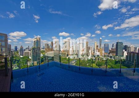 Infinity Edge Pool, Hotel Indigo, Wireless Road, Bangkok Foto Stock