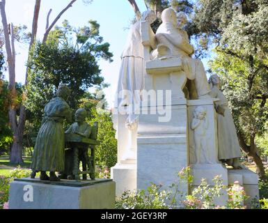 Monumento al poeta e autore Ramón de Campoamor dello scultore Lorenzo Coullaut Valera installato nel 1914 El Retiro parco Madrid Spagna Foto Stock