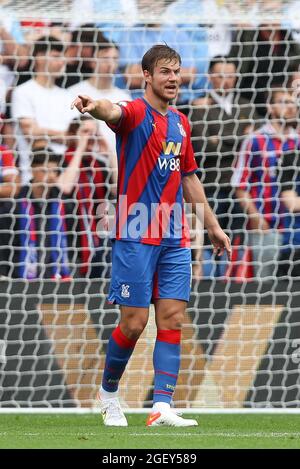 Londra, Regno Unito. 22 agosto 2021. Joachim Andersen di Crystal Palace in azione durante la partita della Premier League tra Crystal Palace e Brentford a Selhurst Park, Londra, Inghilterra, il 21 agosto 2021. Foto di Ken Sparks. Solo per uso editoriale, licenza richiesta per uso commerciale. Nessun utilizzo nelle scommesse, nei giochi o nelle pubblicazioni di un singolo club/campionato/giocatore. Credit: UK Sports Pics Ltd/Alamy Live News Foto Stock