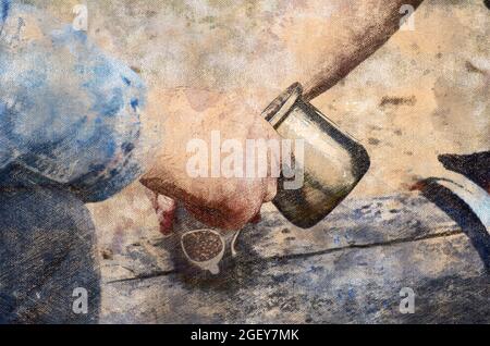 Un uomo versa il caffè da una caraffa metallica. Caffè appena fatto su un fuoco nel bosco. Una ciotola completa di caffè caldo e aromatico. Macchina per il caffè. Digitale Foto Stock