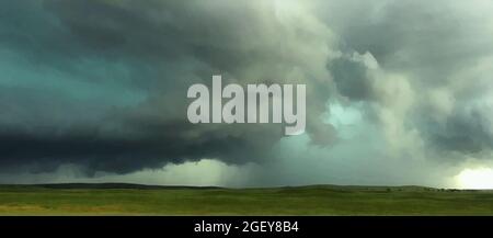 Sul campo passa una nuvola grigia. Ampia vista panoramica. Lavoro artistico Foto Stock