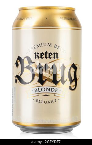 Ucraina, Kiev - Luglio 28. 2021: Lattina di Keten Brug Blanche elegante birra isolata su bianco. Non filtrato. Imballaggio isolato per catalogo. Bevanda alcolica Foto Stock