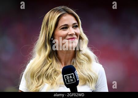 Milano, Italia. 21 agosto 2021. Diletta Leotta, ancora di trasmissioni DAZN, sorride prima della Serie A partita di calcio tra FC Internazionale e Genova CFC. Credit: Nicolò campo/Alamy Live News Foto Stock