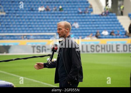 08/22/2021, PreZero-Arena, Sinsheim, GER, 1.FBL, TSG 1899 Hoffenheim vs Union Berlin, le normative DFL vietano l'uso di fotografie come sequenze di immagini e / o quasi-video. Nella vettura di foto Sebastian Hoeness (Hoffenheim) Foto Stock