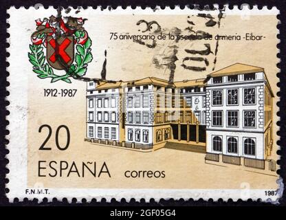 SPAGNA - CIRCA 1987: Un francobollo stampato in Spagna mostra Elbar Weaponry School, 75° anniversario, circa 1987 Foto Stock