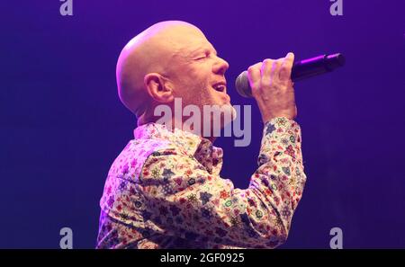 Non esclusiva: Jimmy Somerville, Rewind Festival South, Henley-on-Thames, Regno Unito, 21 agosto 2021, Foto di Richard Goldschmidt Foto Stock