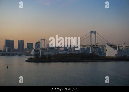 Rainbow Bridge e Tokyo Tower Sunset Tokyo Japan Stock foto Immagini di stock immagini di stock Foto Stock