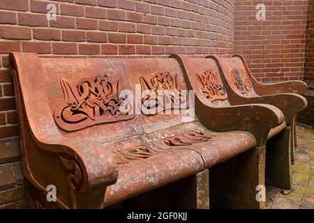 Dettagli dell'esterno dell'arte e dell'artigianato Watts Cemetery Chapel, Guildford Foto Stock