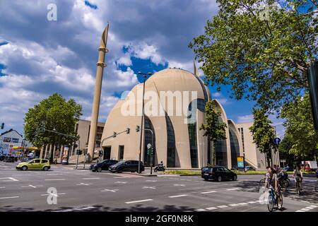 Moschea Centrale a Colonia - CITTÀ DI COLONIA, GERMANIA - 25 GIUGNO 2021 Foto Stock