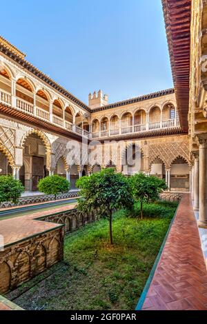 Cortile o patio de las Doncellas, Alcazar, Siviglia, Andalusia, Spagna Foto Stock