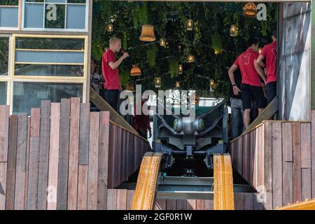 Walibi Holland Theme Park Rides, Inc Unamted Rapids, Speed of Sound e varie immagini intorno al parco Paesi Bassi Foto Stock