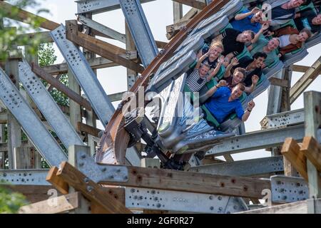 Walibi Holland Theme Park Rides, Inc Unamted Rapids, Speed of Sound e varie immagini intorno al parco Paesi Bassi Foto Stock