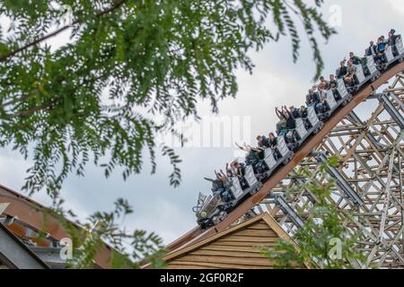 Walibi Holland Theme Park Rides, Inc Unamted Rapids, Speed of Sound e varie immagini intorno al parco Paesi Bassi Foto Stock