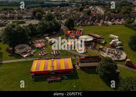 Mobile Showmen , Warwicks Funfairs Fun Fair a Local Park Aerial View Foto Stock