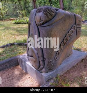 Mauritius, Isole Mascarene. Preghiera per rompere le catene, scultura dello scultore haitiano Fritz Laratte, 1933 - 2014 presso il Monumento della Via Slave al Foto Stock