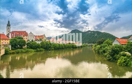 L'affascinante cittadina di Frohnleiten sul fiume Mur, nel distretto di Graz-Umgebung, regione della Stiria, Austria Foto Stock