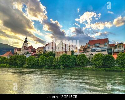 L'affascinante cittadina di Frohnleiten sul fiume Mur, nel distretto di Graz-Umgebung, regione della Stiria, Austria Foto Stock