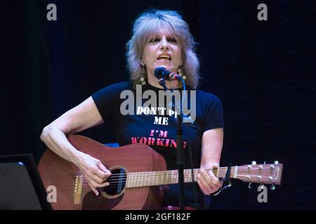 Chrissie Hynde si esibisce al Queens Hall di Edimburgo, durante la prima di una corsa di quattro notti all'Edinburgh Festival Fringe. Data foto: Domenica 22 agosto 2021. Foto Stock