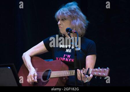 Chrissie Hynde si esibisce al Queens Hall di Edimburgo, durante la prima di una corsa di quattro notti all'Edinburgh Festival Fringe. Data foto: Domenica 22 agosto 2021. Foto Stock