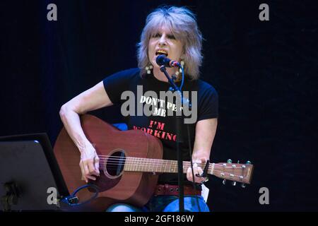 Chrissie Hynde si esibisce al Queens Hall di Edimburgo, durante la prima di una corsa di quattro notti all'Edinburgh Festival Fringe. Data foto: Domenica 22 agosto 2021. Foto Stock