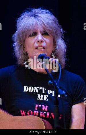 Chrissie Hynde si esibisce al Queens Hall di Edimburgo, durante la prima di una corsa di quattro notti all'Edinburgh Festival Fringe. Data foto: Domenica 22 agosto 2021. Foto Stock