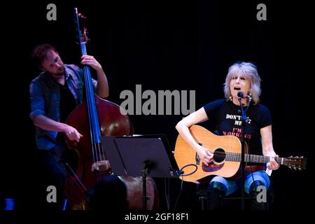 Chrissie Hynde si esibisce al Queens Hall di Edimburgo, durante la prima di una corsa di quattro notti all'Edinburgh Festival Fringe. Data foto: Domenica 22 agosto 2021. Foto Stock