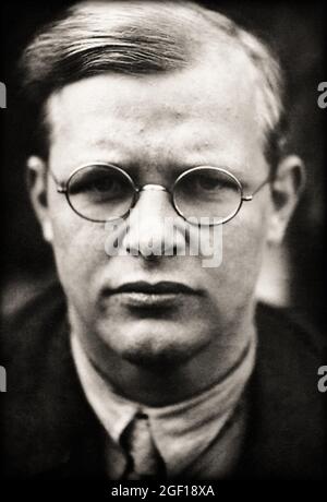 1925 ca , GERMANIA : il teologo tedesco DIETRICH BONHOEFFER ( 1906 - 1945 ), pastore luterano , dissidente anti-nazista e membro fondatore della Chiesa confessante . Dopo essere stato accusato di essere stato associato al complotto del 20 luglio per assassinare Adolf Hitler, è stato rapidamente processato insieme ad altri plotter accusati, compresi gli ex membri dell'Abwehr (Ufficio militare di intelligence tedesco), E poi impiccato nel campo di concentramento di Flossenbürg il 9 aprile 1945 quando il regime nazista stava collassando . Fotografo sconosciuto . - RELIGIONE PROTESTANTE LUTERANA - RELIGIONE PROTESTANTE - ANTINAZISTA - ANTIN Foto Stock