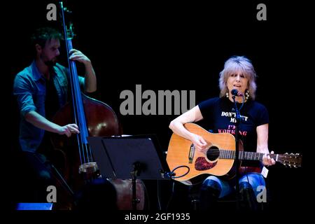 Chrissie Hynde si esibisce al Queens Hall di Edimburgo, durante la prima di una corsa di quattro notti all'Edinburgh Festival Fringe. Data foto: Domenica 22 agosto 2021. Foto Stock