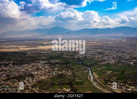 La vista da un UH-60 Blackhawk in Afghanistan, 06 novembre 2019. (STATI UNITI Foto della riserva dell'esercito da SPC. Jeffery J. Harris/ rilasciato) Foto Stock