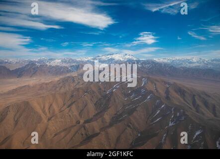 La vista da un UH-60 Blackhawk nella provincia di Logar, Afghanistan, 30 novembre 2019. (STATI UNITI Foto della riserva dell'esercito da SPC. Jeffery J. Harris/ rilasciato) Foto Stock