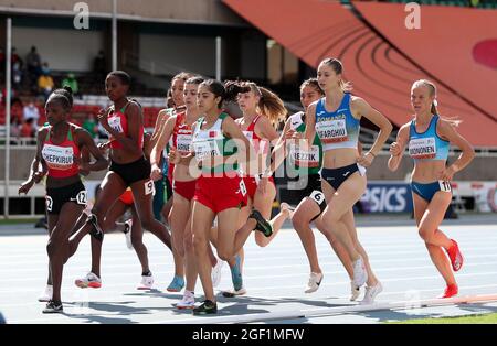 Nairobi, Kenya. 22 agosto 2021. Gli atleti gareggiano durante la finale femminile di 1500 m ai Campionati mondiali di atletica U20 del 2021 a Nairobi, Kenya, 22 agosto 2021. Credit: Long Lei/Xinhua/Alamy Live News Foto Stock