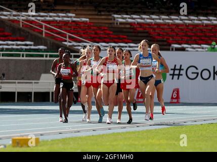 Nairobi, Kenya. 22 agosto 2021. Gli atleti gareggiano durante la finale femminile di 1500 m ai Campionati mondiali di atletica U20 del 2021 a Nairobi, Kenya, 22 agosto 2021. Credit: Long Lei/Xinhua/Alamy Live News Foto Stock